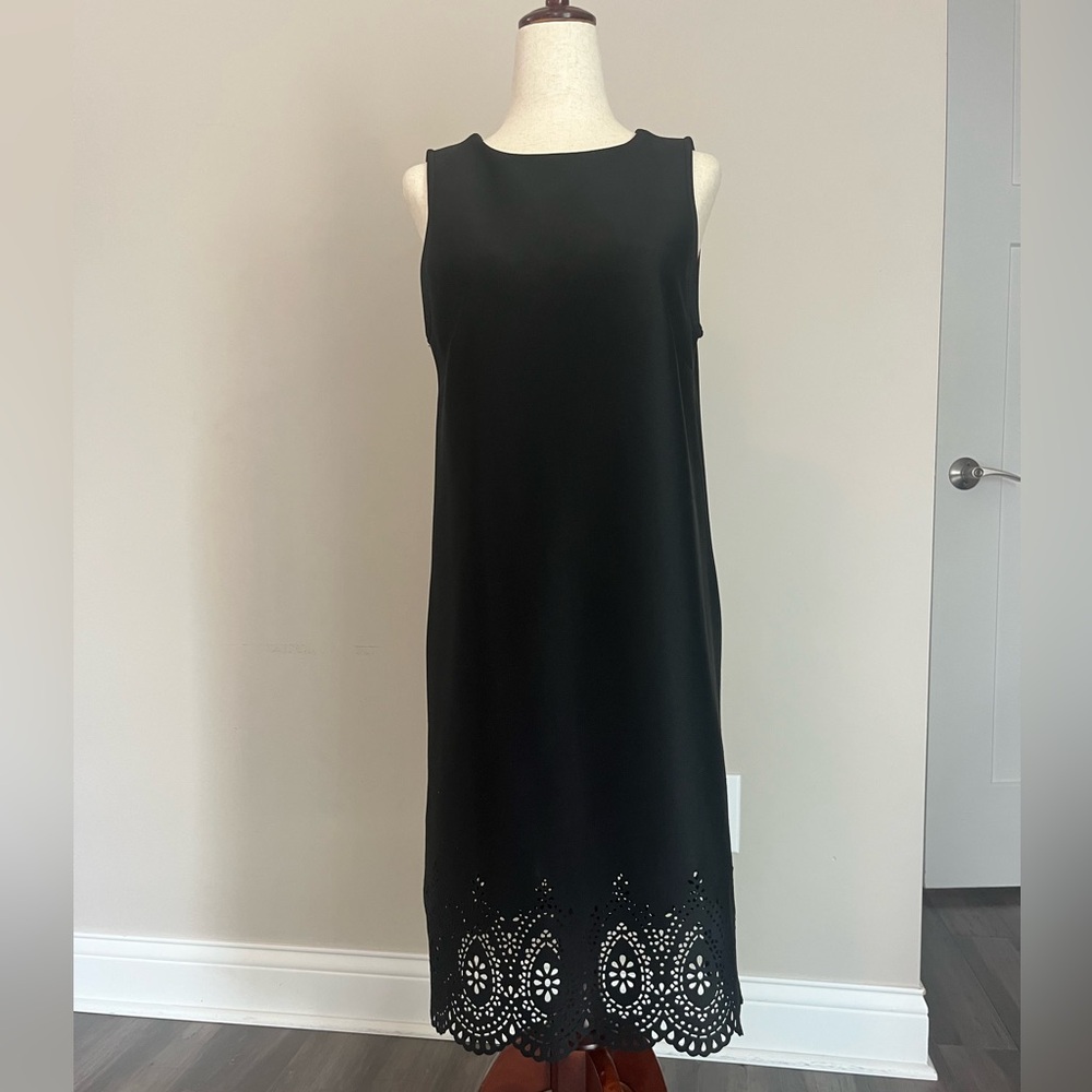 Elegant Black Sleeveless Dress with Cutout Trim Detail